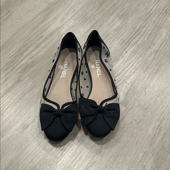 Chanel Black Polka Dot Bow Flats - Picture 1 of 4